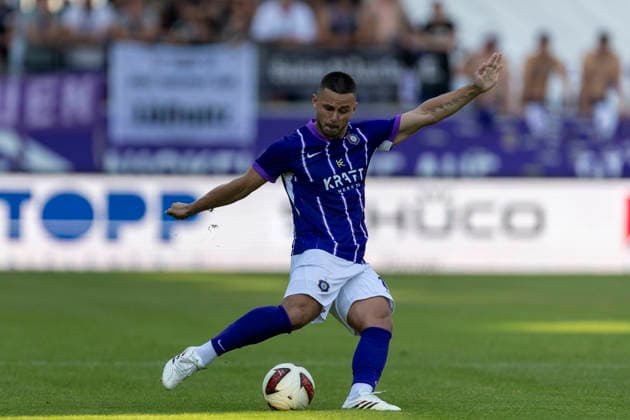 GER, Aue, Fussball, Regionalliga Nordost, 3. Spieltag, FC Erzgebirge Aue vs. BFC Dynamo im Bild v.l.: Patrick Kapp (FC Erzgebirge Aue 16), Aktion mit Ball 06.08.2026, EINS Erzgebirgsstadion Aue DFB REGULATIONS PROHIBIT ANY USE OF PHOTOGRAPHS AS IMAGE SEQUENCES AND OR QUASI-VIDEO, *** GER, Aue, Soccer, Northeast Regional League, Matchday 3, FC Erzgebirge Aue vs. BFC Dynamo (pictured, from left): Patrick Kapp (FC Erzgebirge Aue) 16, in action with the ball, August 6, 2026, EINS Erzgebirgsstadion Aue DFB REGULATIONS PROHIBIT ANY USE OF PHOTOGRAPHS AS IMAGE SEQUENCES AND OR QUASI-VIDEO, Copyright: HMBxMedia PaulxFritz