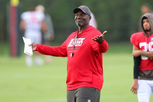 TAMPA, FL - AUGUST 06: Tampa Bay Buccaneers Head Coach Todd Bowles looks out toward the main building and sees a recognizable face approaching during Training Camp on August 06, 2026 at the AdventHealth Training Center at One Buccaneer Place in Tampa, Florida. (Photo by Cliff Welch Icon Sportswire) NFL, American Football Herren, USA AUG 06 Tampa Bay Buccaneers Training Camp EDITORIAL USE ONLY Icon357260806007