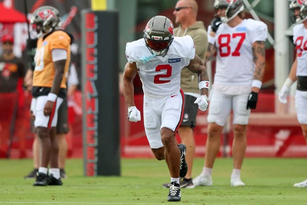 TAMPA, FL - AUGUST 06: Tampa Bay Buccaneers Wide Receiver Emeka Egbuka (2) goes thru drills during Training Camp on August 06, 2026 at the AdventHealth Training Center at One Buccaneer Place in Tampa, Florida. (Photo by Cliff Welch Icon Sportswire) NFL, American Football Herren, USA AUG 06 Tampa Bay Buccaneers Training Camp EDITORIAL USE ONLY Icon357260806022