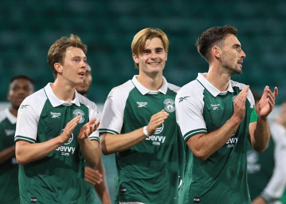 Hibernian v KF Shk‘ndija UEFA Europa Conference League (left to right) Callum Wright of Hibernian Nathan Lowe of Hibernian and Warren O Hora of Hibernian applaud supporters after the final whistle during the UEFA Europa Conference League Third Qualifying Round First Leg match at Easter Road, Edinburgh 06 08 2026 UK Newspapers OUT Copyright: xFredxPalmerx FIL-23732-0083