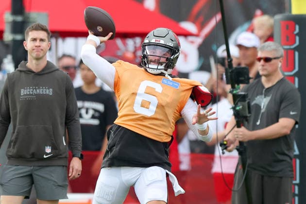 TAMPA, FL - AUGUST 06: Tampa Bay Buccaneers Quarterback Baker Mayfield (6) goes thru drills during Training Camp on August 06, 2026 at the AdventHealth Training Center at One Buccaneer Place in Tampa, Florida. (Photo by Cliff Welch Icon Sportswire) NFL, American Football Herren, USA AUG 06 Tampa Bay Buccaneers Training Camp EDITORIAL USE ONLY Icon357260806037