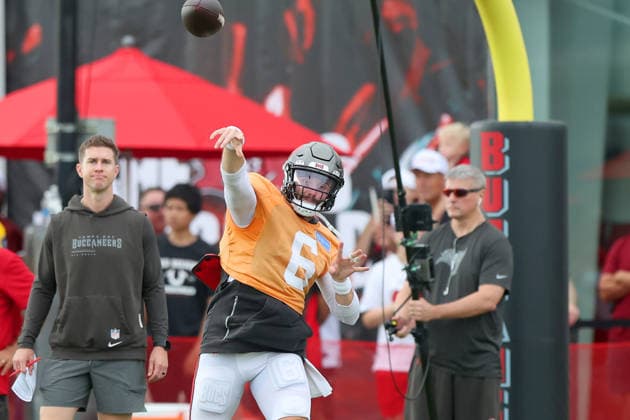 TAMPA, FL - AUGUST 06: Tampa Bay Buccaneers Quarterback Baker Mayfield (6) goes thru drills during Training Camp on August 06, 2026 at the AdventHealth Training Center at One Buccaneer Place in Tampa, Florida. (Photo by Cliff Welch Icon Sportswire) NFL, American Football Herren, USA AUG 06 Tampa Bay Buccaneers Training Camp EDITORIAL USE ONLY Icon357260806038