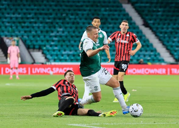 Hibernian v KF Shk‘ndija UEFA Europa Conference League Felix Passlack of Hibernian is tackled by Arbin Zejnullai of KF Shk‘ndija during the UEFA Europa Conference League Third Qualifying Round First Leg match at Easter Road, Edinburgh 06 08 2026 UK Newspapers OUT Copyright: xFredxPalmerx FIL-23732-0091