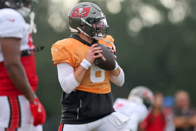 TAMPA, FL - AUGUST 06: Tampa Bay Buccaneers Quarterback Baker Mayfield (6) goes thru drills during Training Camp on August 06, 2026 at the AdventHealth Training Center at One Buccaneer Place in Tampa, Florida. (Photo by Cliff Welch Icon Sportswire) NFL, American Football Herren, USA AUG 06 Tampa Bay Buccaneers Training Camp EDITORIAL USE ONLY Icon357260806039