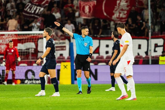 SOCCER - UEFA EL, RBS vs Pafos SALZBURG,AUSTRIA,06.AUG.26 - SOCCER - UEFA Europa League, qualification, Red Bull Salzburg vs Pafos FC. Image shows referee Damian Sylwestrzak (POL).  GEPAxpictures xJulioxArellano