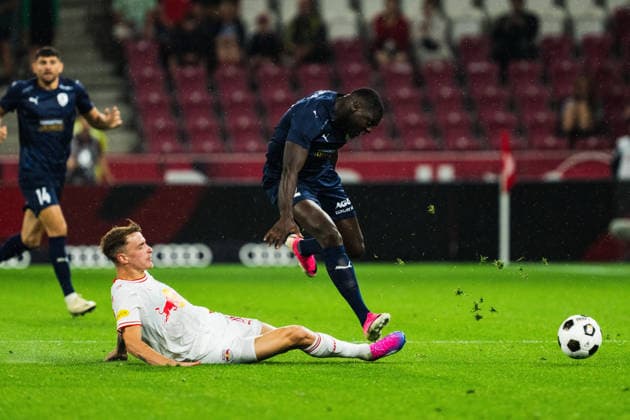 SOCCER - UEFA EL, RBS vs Pafos SALZBURG,AUSTRIA,06.AUG.26 - SOCCER - UEFA Europa League, qualification, Red Bull Salzburg vs Pafos FC. Image shows Nikolas Veratschnig (RBS) and Ken Sema (Pafos).  GEPAxpictures xJulioxArellano