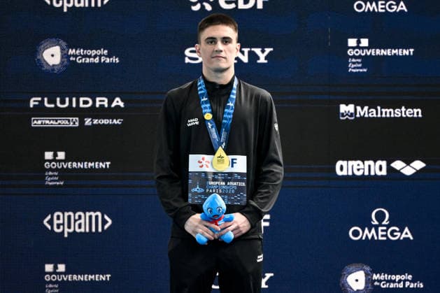 Ruslan Ternovoi Neutral Athlete B, gold attends the medal ceremony of the diving 10m Platform Men Final during the European Aquatics Championships at the Olympic Aquatic Center in Paris (France), August 6, 2026. Andrea Masini Deepbluemedia Insidefoto