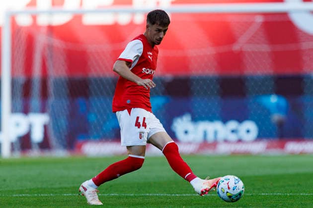 BRAGA, PORTUGAL - AUGUST 06: Adrian Bajrami of SC Braga passes the ball during the UEFA Conference League 2026 27 Qualifying Round Semi-Final match between SC Braga and FK Dinamo Minsk at Estadio Municipal de Braga on August 06, 2026 in Braga, Portugal. (Photo by Diego Maranhao Eurasia Images) Braga Estadio Municipal de Braga Portugal *** BRAGA, PORTUGAL, AUGUST 6: Adrian Bajrami of SC Braga passes the ball during the UEFA Conference League 2026–27 Qualifying Round Semifinal match between SC Braga and FK Dinamo Minsk at Estadio Municipal de Braga on August 6, 2026 in Braga, Portugal. Photo by Diego Maranhao, Eurasia Sport Images. Braga, Estadio Municipal de Braga, Portugal Copyright: x x2026xEurasiaxSportxImagesx jp-en-EuSpIm-PED_DIE_Braga_Minsk_06Aug2026_PT040
