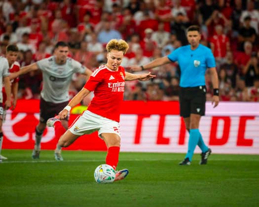August 6, 2026, Lisbon, Lisbon, Portugal: Andreas Schjelderup of SL Benfica takes a shot on goal during UEFA Europa League-Third Qualifying RoundÃ¢â‚¬First Leg, match between SL Benfica and Hearts at Luz Stadium, Lisbon, Portugal, on August 6th, 2026. Lisbon Portugal - ZUMAr200 20260806_zsp_r200_066 Copyright: xNunoxReisinhox