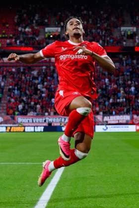 ENSCHEDE , 06 08-2026 , Stadium Grolsch Veste , season 2026 2027 , UEFA Europa League play-off football , match between FC Twente and FC DAC 1904 , picture shows FC Twente player Daouda Weidmann scores the 3-0 and celebrates Twente - DAC 1904  x205494186x Copyright: