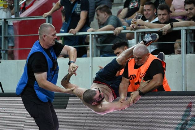 MISZKOLC 06.08.2026 PIERWSZY MECZ III RUNDA ELIMINACJYJNA LIGA KONFERENCJI SEZON 2026 27: HAPOEL TEL AVIV - GKS KATOWICE --- UEFA CONFERENCE LEAGUE THIRD QUALIFYING ROUND FIRST MATCH: HAPOEL TEL AVIV - GKS KATOWICE KIBIC AWANTURA OCHRONA FOT. KRZYSZTOF HELIOS 400MM NEWSPIX.PL --- newspix.pl 