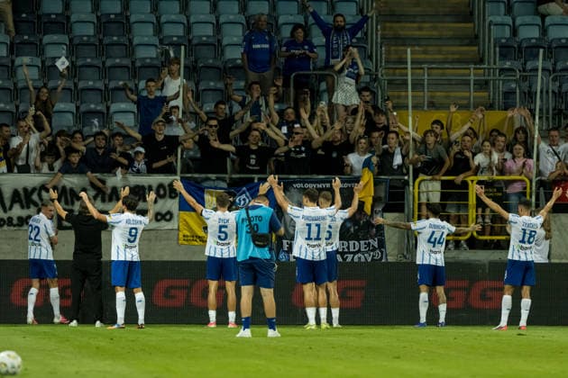 Vladyslav Kabaiev, Nazar Voloshyn, Oleksii Sych, Matvii Ponomarenko, Vladyslav Dubinchak, Oleksandr Tymchyk celebrating with fans after win seen during UEFA Conference League 26 27 3rd qualifying round 1st leg match between teams of Dinamo Kyiv and Qarabag FK (Jan Borys Ball Raw Images) Lublin Arena Lublin Poland Copyright: xJanxBorysx janborys_dynamo_qarabag_2627-3