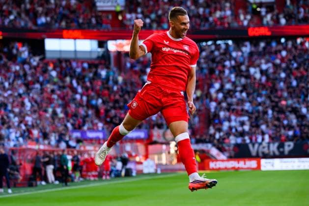 ENSCHEDE , 06 08-2026 , Stadium Grolsch Veste , season 2026 2027 , UEFA Europa League play-off football , match between FC Twente and FC DAC 1904 , picture shows FC Twente player Marko Pjaca scores the 2-0 and celebrates Twente - DAC 1904  x205494326x Copyright:
