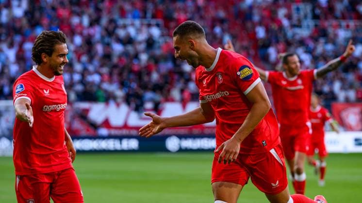 ENSCHEDE , 06 08-2026 , Stadium Grolsch Veste , season 2026 2027 , UEFA Europa League play-off football , match between FC Twente and FC DAC 1904 , picture shows FC Twente player Marko Pjaca scores the 2-0 and celebrates FC Twente player Bart van Rooij Twente - DAC 1904  x205494335x Copyright: