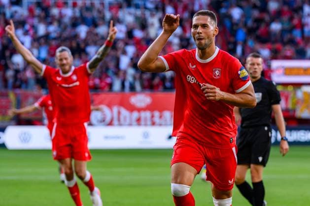 ENSCHEDE , 06 08-2026 , Stadium Grolsch Veste , season 2026 2027 , UEFA Europa League play-off football , match between FC Twente and FC DAC 1904 , picture shows FC Twente player Marko Pjaca scores the 2-0 and celebrates Twente - DAC 1904  x205494342x Copyright: