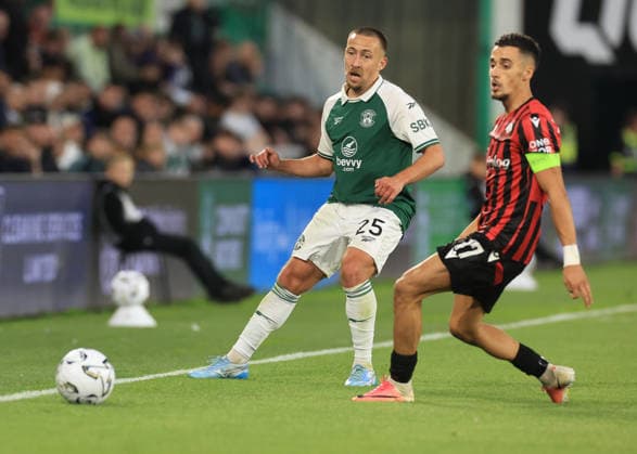 Hibernian v KF Shk‘ndija UEFA Europa Conference League Felix Passlack of Hibernian passes under pressure from Arbin Zejnullai of KF Shk‘ndija during the UEFA Europa Conference League Third Qualifying Round First Leg match at Easter Road, Edinburgh 06 08 2026 UK Newspapers OUT Copyright: xFredxPalmerx FIL-23732-0150