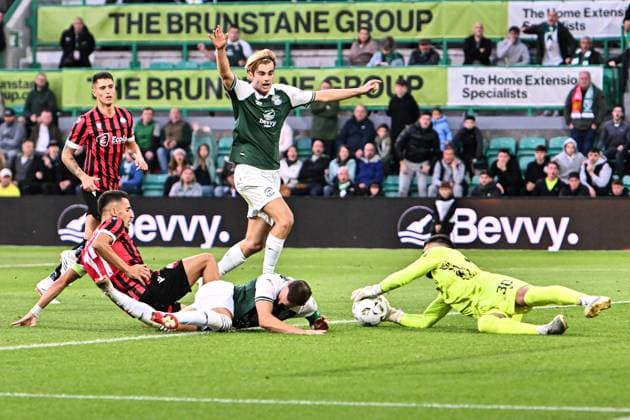 Hibernian v KF ShkÃ«ndija UEFA Europa Conference League Martin Boyle of Hibernian is brought down by Arbin Zejnullai of KF ShkÃ«ndija inside the box as goalkeeper Ferat Ramani claims the ball during the UEFA Europa Conference League Third Qualifying Round First Leg match at Easter Road, Edinburgh 06 08 2026 UK Newspapers OUT Copyright: xJamiexJohnstonx FIL-23733-0195