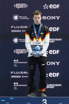 Men 10m platform diving final European Aquatics Championships - Saint-Denis bronze medallist Germany s diver Ole Johannes Rosler celebrate on the podium after the men s 10m platform diving final event during the LEN European Aquatics Championships, at the Olympic Aquatics Centre in Saint-Denis, northeastern suburbs of Paris on August 6, 2026. Photo by Raphael Lafargue ABACAPRESS.COM Saint-Denis France  Copyright: xLafarguexRaphael ABACAx