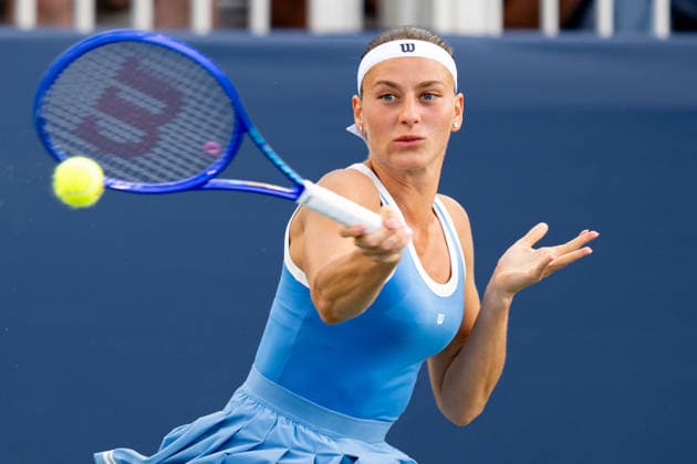 TORONTO, ON - AUGUST 06: Marta Kostyuk of Ukraine returns a shot during her match at the WTA, Tennis Damen National Bank Open tournament on August 6, 2026 at Sobeys Stadium in Toronto, ON, Canada (Photo by Julian Avram Icon Sportswire) TORONTO, ON - AUGUST 06: TENNIS: AUG 06 National Bank Open EDITORIAL USE ONLY Icon2608060006