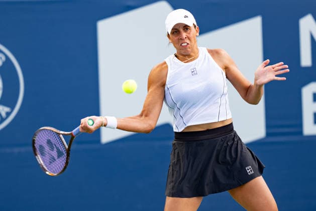 TORONTO, ON - AUGUST 06: Madison Keys of the United States returns a shot during her match at the WTA, Tennis Damen National Bank Open tournament on August 6, 2026 at Sobeys Stadium in Toronto, ON, Canada (Photo by Julian Avram Icon Sportswire) TENNIS: AUG 06 National Bank Open EDITORIAL USE ONLY Icon2608060036