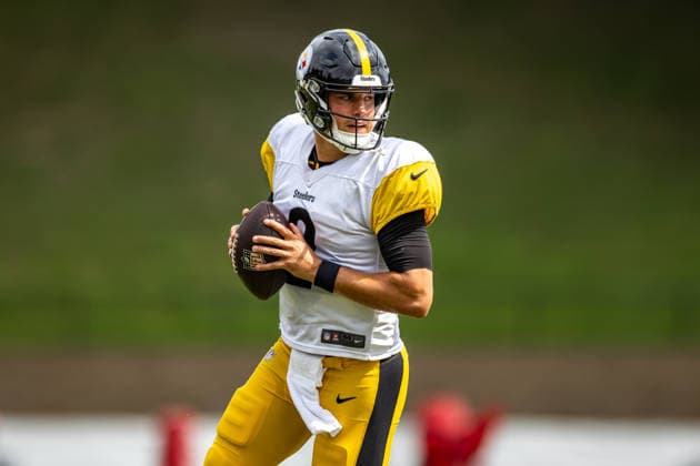 August 6, 2026, Latrobe, Pennsylvania, USA: Pittsburgh Steelers quarterback MASON RUDOLPH (2) drops back to pass during the Pittsburgh Steelers Training Camp in Latrobe, Pennsylvania. Latrobe USA - ZUMAg257 20260806_zsp_g257_009 Copyright: xBrentxGudenschwagerx