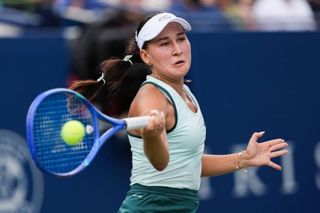 WTA, Tennis Damen Masters 1000 National Bank Open Toronto 2026 - Round of 32 - Day 6 Kamila Rajimova of Uzbekistan plays a forehand during the Women™s Singles round of 32 match against Jessica Pegula of United States on day 6 of the WTA Masters 1000 National Bank Open at Sobeys Stadium on August 6, 2026, in Toronto, Canada. (Photo by Leonardo Ramirez Eyepix Group) Copyright: xLeonardoxRamirezx xEyepixxGroupx LR_06082026_08751