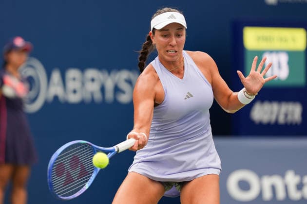 WTA, Tennis Damen Masters 1000 National Bank Open Toronto 2026 - Round of 32 - Day 6 Jessica Pegula of United States plays a forehand during the Women™s Singles round of 32 match against Kamila Rajimova of Uzbekistan on day 6 of the WTA Masters 1000 National Bank Open at Sobeys Stadium on August 6, 2026, in Toronto, Canada. (Photo by Leonardo Ramirez Eyepix Group) Copyright: xLeonardoxRamirezx xEyepixxGroupx LR_06082026_08834