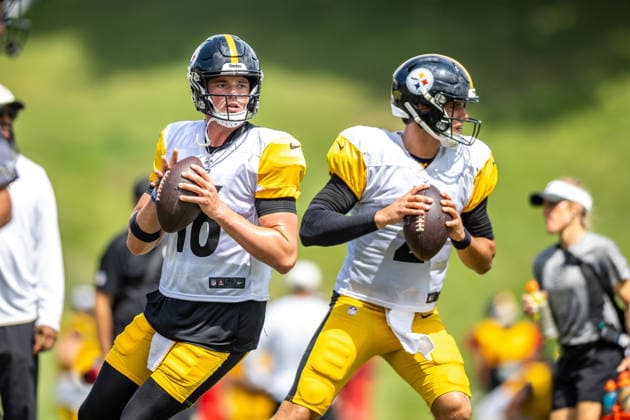 August 6, 2026, Latrobe, Pennsylvania, USA: Pittsburgh Steelers quarterbacks DREW ALLAR (16) and MASON RUDOLPH (2) look to pass during the Pittsburgh Steelers Training Camp in Latrobe, Pennsylvania. Latrobe USA - ZUMAg257 20260806_zsp_g257_029 Copyright: xBrentxGudenschwagerx