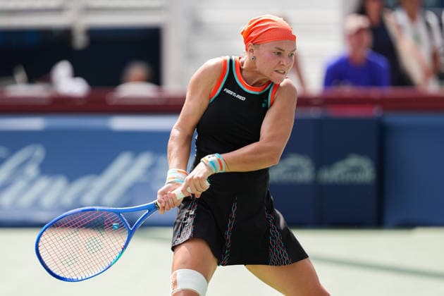 WTA, Tennis Damen Masters 1000 National Bank Open Toronto 2026 - Round of 32 - Day 6 Diana Shnaider of Russia plays a backhand during the Women™s Singles round of 32 match against Anna Kalinskaya of Russia on day 6 of the WTA Masters 1000 National Bank Open at Sobeys Stadium on August 6, 2026, in Toronto, Canada. (Photo by Leonardo Ramirez Eyepix Group) Copyright: xLeonardoxRamirezx xEyepixxGroupx LR_06082026_08775