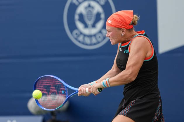 WTA, Tennis Damen Masters 1000 National Bank Open Toronto 2026 - Round of 32 - Day 6 Diana Shnaider of Russia plays a backhand during the Women™s Singles round of 32 match against Anna Kalinskaya of Russia on day 6 of the WTA Masters 1000 National Bank Open at Sobeys Stadium on August 6, 2026, in Toronto, Canada. (Photo by Leonardo Ramirez Eyepix Group) Copyright: xLeonardoxRamirezx xEyepixxGroupx LR_06082026_08796