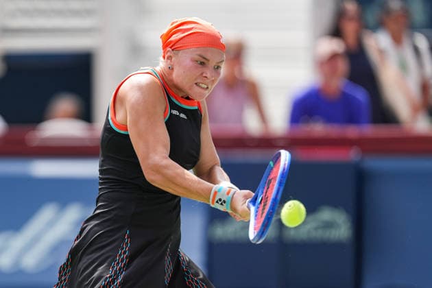 WTA, Tennis Damen Masters 1000 National Bank Open Toronto 2026 - Round of 32 - Day 6 Diana Shnaider of Russia plays a backhand during the Women™s Singles round of 32 match against Anna Kalinskaya of Russia on day 6 of the WTA Masters 1000 National Bank Open at Sobeys Stadium on August 6, 2026, in Toronto, Canada. (Photo by Leonardo Ramirez Eyepix Group) Copyright: xLeonardoxRamirezx xEyepixxGroupx LR_06082026_08776