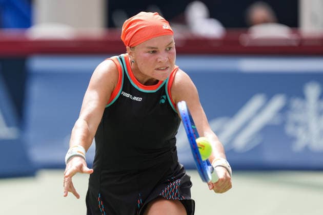 WTA, Tennis Damen Masters 1000 National Bank Open Toronto 2026 - Round of 32 - Day 6 Diana Shnaider of Russia plays a backhand during the Women™s Singles round of 32 match against Anna Kalinskaya of Russia on day 6 of the WTA Masters 1000 National Bank Open at Sobeys Stadium on August 6, 2026, in Toronto, Canada. (Photo by Leonardo Ramirez Eyepix Group) Copyright: xLeonardoxRamirezx xEyepixxGroupx LR_06082026_08779