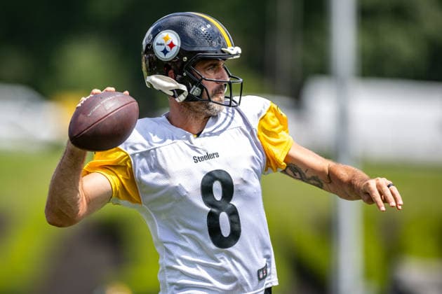 August 6, 2026, Latrobe, Pennsylvania, USA: Pittsburgh Steelers quarterback AARON RODGERS (8) throws a pass during the Pittsburgh Steelers Training Camp in Latrobe, Pennsylvania. Latrobe USA - ZUMAg257 20260806_zsp_g257_043 Copyright: xBrentxGudenschwagerx