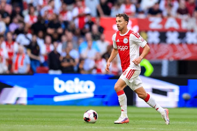 AMSTERDAM, NETHERLANDS - AUGUST 6: Youri Regeer of AFC Ajax dribbles with the ball during the UEFA Conference League 2026 27 third qualifying round first leg match between AFC Ajax and Shelbourne FC at the Johan Cruijff Arena on August 6, 2026 in Amsterdam, Netherlands.  Copyright: xRenexNijhuis MBxMediax