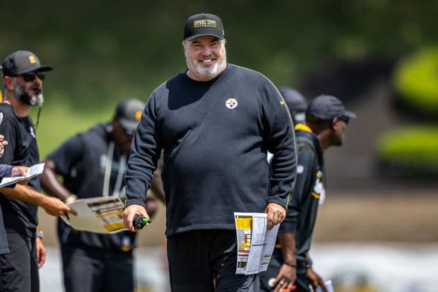 August 6, 2026, Latrobe, Pennsylvania, USA: Pittsburgh Steelers head coach MIKE MCCARTHY during the Pittsburgh Steelers Training Camp in Latrobe, Pennsylvania. NFL, American Football Herren, USA 2026: Pittsburgh Steelers Training Camp  - ZUMAg257 20260806_zsp_g257_045 Copyright: xBrentxGudenschwagerx