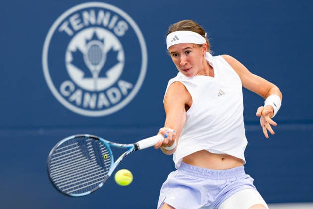 TORONTO, ON - AUGUST 06: Nikola Bartunkova of Czech Republic returns a shot during her match at the WTA, Tennis Damen National Bank Open tournament on August 6, 2026 at Sobeys Stadium in Toronto, ON, Canada (Photo by Julian Avram Icon Sportswire) TENNIS: AUG 06 National Bank Open EDITORIAL USE ONLY Icon2608060102