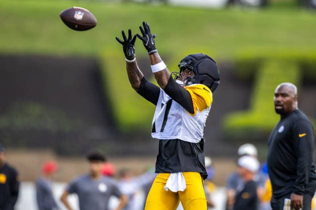 August 6, 2026, Latrobe, Pennsylvania, USA: Pittsburgh Steelers wide receiver GERMIE BERNARD (17) catches a pass during the Pittsburgh Steelers Training Camp in Latrobe, Pennsylvania. NFL, American Football Herren, USA 2026: Pittsburgh Steelers Training Camp  - ZUMAg257 20260806_zsp_g257_055 Copyright: xBrentxGudenschwagerx