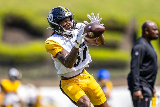 August 6, 2026, Latrobe, Pennsylvania, USA: Pittsburgh Steelers wide receiver BRANDON SMITH (87) catches a pass during the Pittsburgh Steelers Training Camp in Latrobe, Pennsylvania. NFL, American Football Herren, USA 2026: Pittsburgh Steelers Training Camp  - ZUMAg257 20260806_zsp_g257_060 Copyright: xBrentxGudenschwagerx