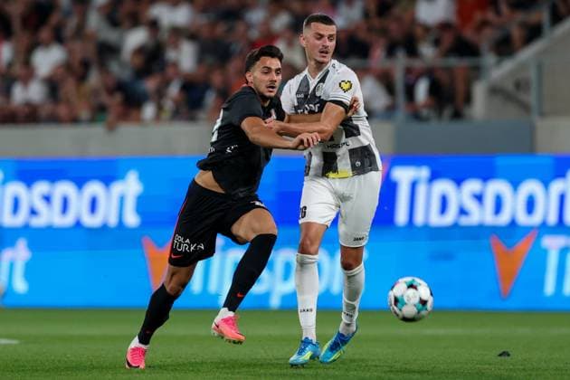 06.August.2026 - SOCCER - 2026 27 UEFA EUROPA LEAGUE, Third Qualifying Round, 1st Leg FC Hradec Kralove vs Besiktas JK Mustafa Hekimoglu (Besiktas) and Daniel Horak (Hradec Kralove) in one-on-one Hradec Kralove Hradec Kralove, Czech Republic Malsovicka Arena Malsovicka Arena Czech Republic Copyright: xYigitxOermex xPsxImagesxYigitxOermex xPsxImagesx