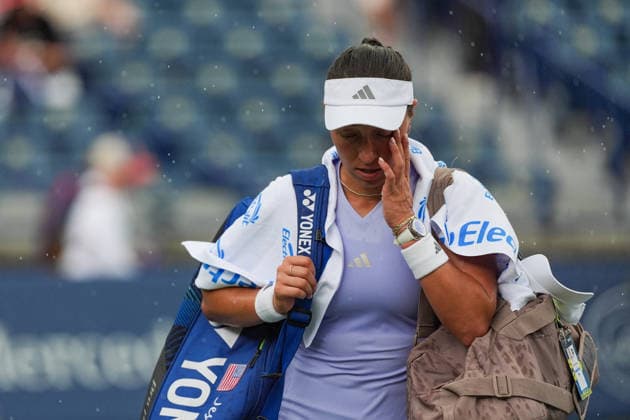 WTA, Tennis Damen Masters 1000 National Bank Open Toronto 2026 - Round of 32 - Day 6 Jessica Pegula of United States leaves the court due the rain during the Women™s Singles round of 32 match against Kamila Rajimova of Uzbekistan on day 6 of the WTA Masters 1000 National Bank Open at Sobeys Stadium on August 6, 2026, in Toronto, Canada. (Photo by Leonardo Ramirez Eyepix Group) Copyright: xLeonardoxRamirezx xEyepixxGroupx LR_06082026_08822