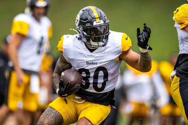 August 6, 2026, Latrobe, Pennsylvania, USA: Pittsburgh Steelers running back JAYLEN WARREN (30) carries the ball during the Pittsburgh Steelers Training Camp in Latrobe, Pennsylvania. Latrobe USA - ZUMAg257 20260806_zsp_g257_068 Copyright: xBrentxGudenschwagerx