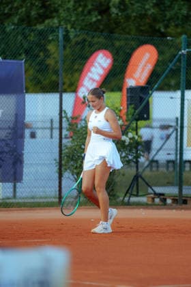 Leipzig Open 2026 - W75 Leipzig - Achtelfinale: Nastasja Schunk (GER) - Ida Wobker (GER) Ida Wobker (GER) ballt die Faust am 06.08.2026 im Leipziger Tennisclub 1990 e.V., Leipzig (Sachsen) Leipzig Leipziger Tennisclub 1990 e.V. Sachsen Deutschland *** Leipzig Open 2026 W75 Leipzig Round of 16 Nastasja Schunk GER Ida Wobker GER Ida Wobker GER pumps her fist on August 6, 2026, at the Leipzig Tennis Club 1990 e.V., Leipzig, Saxony, Leipzig, Leipzig Tennis Club 1990 e.V., Saxony, Germany
