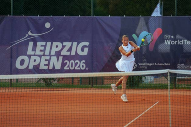 Leipzig Open 2026 - W75 Leipzig - Achtelfinale: Nastasja Schunk (GER) - Ida Wobker (GER) Ida Wobker (GER) spielt den Ball mit der Rückhand zurück am 06.08.2026 im Leipziger Tennisclub 1990 e.V., Leipzig (Sachsen) Leipzig Leipziger Tennisclub 1990 e.V. Sachsen Deutschland *** Leipzig Open 2026 W75 Leipzig Round of 16 Nastasja Schunk GER Ida Wobker GER Ida Wobker GER returns the ball with a backhand on August 6, 2026, at the Leipzig Tennis Club 1990 e.V., Leipzig, Saxony, Leipzig, Leipzig Tennis Club 1990 e.V., Saxony, Germany