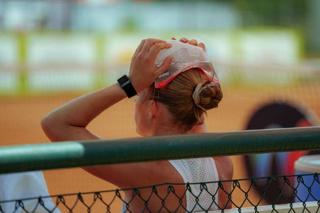 Leipzig Open 2026 - W75 Leipzig - Achtelfinale: Elena Malygina (EST) - Laima Vladson (UZB) Elena Malygina (EST) kühlt sich mit Eis am 06.08.2026 im Leipziger Tennisclub 1990 e.V., Leipzig (Sachsen) Leipzig Leipziger Tennisclub 1990 e.V. Sachsen Deutschland *** Leipzig Open 2026 W75 Leipzig Round of 16 Elena Malygina (EST) vs. Laima Vladson (UZB) Elena Malygina (EST) cools off with ice on August 6, 2026, at the Leipzig Tennis Club 1990 e.V., Leipzig, Saxony, Leipzig, Leipzig Tennis Club 1990 e.V., Saxony, Germany