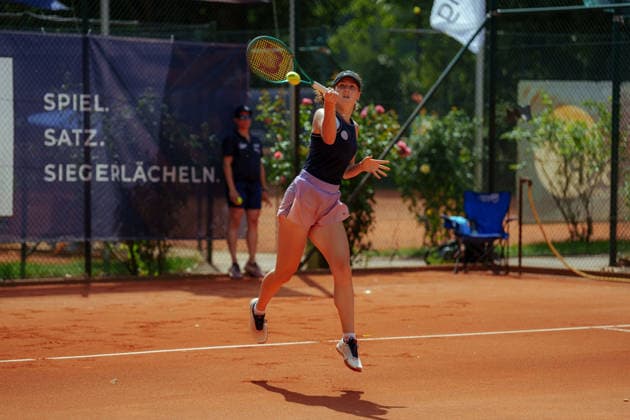 Leipzig Open 2026 - W75 Leipzig - Achtelfinale: Irene Burillo (ESP) - Tina Manescu (GER) Tina Manescu (GER) spielt den Ball mit der Vorhand zurück am 06.08.2026 im Leipziger Tennisclub 1990 e.V., Leipzig (Sachsen) Leipzig Leipziger Tennisclub 1990 e.V. Sachsen Deutschland *** Leipzig Open 2026 W75 Leipzig Round of 16 Irene Burillo (ESP) vs. Tina Manescu (GER) Tina Manescu (GER) returns the ball with a forehand on August 6, 2026, at the Leipzig Tennis Club 1990 e.V., Leipzig, Saxony, Leipzig, Leipzig Tennis Club 1990 e.V., Saxony, Germany
