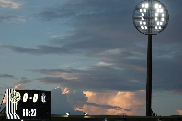 06.August.2026 - SOCCER - 2026 27 UEFA EUROPA LEAGUE, Third Qualifying Round, 1st Leg FC Hradec Kralove vs Besiktas JK The stadium scoreboard, illuminated floodlights and a red evening sky during the match Hradec Kralove Hradec Kralove, Czech Republic Malsovicka Arena Malsovicka Arena Czech Republic Copyright: xYigitxOermex xPsxImagesxYigitxOermex xPsxImagesx
