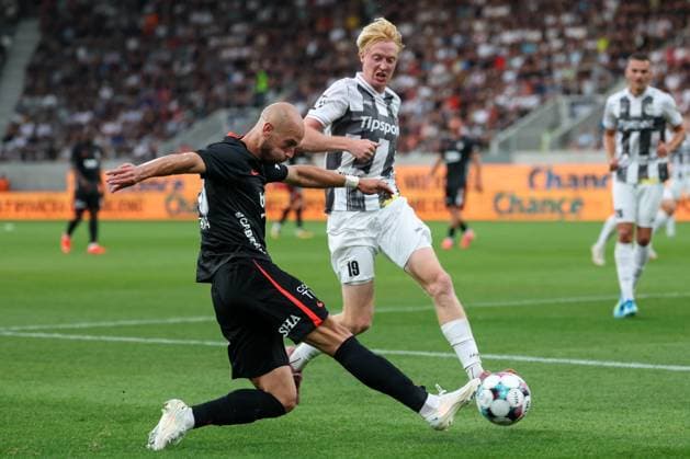 06.August.2026 - SOCCER - 2026 27 UEFA EUROPA LEAGUE, Third Qualifying Round, 1st Leg FC Hradec Kralove vs Besiktas JK Vaclav Cerny (Besiktas) and Tom Sloncik (Hradec Kralove) in duel Hradec Kralove Hradec Kralove, Czech Republic Malsovicka Arena Malsovicka Arena Czech Republic Copyright: xYigitxOermex xPsxImagesxYigitxOermex xPsxImagesx