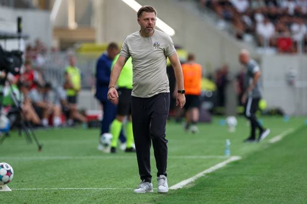 06.August.2026 - SOCCER - 2026 27 UEFA EUROPA LEAGUE, Third Qualifying Round, 1st Leg FC Hradec Kralove vs Besiktas JK Head Coach David Horejs (Hradec Kralove) is in action Hradec Kralove Hradec Kralove, Czech Republic Malsovicka Arena Malsovicka Arena Czech Republic Copyright: xYigitxOermex xPsxImagesxYigitxOermex xPsxImagesx