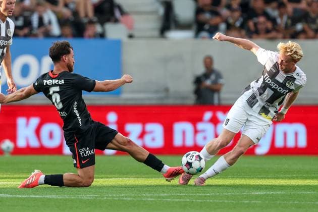 06.August.2026 - SOCCER - 2026 27 UEFA EUROPA LEAGUE, Third Qualifying Round, 1st Leg FC Hradec Kralove vs Besiktas JK Salih Ozcan (Besiktas) and Tom Sloncik (Hradec Kralove) in duel Hradec Kralove Hradec Kralove, Czech Republic Malsovicka Arena Malsovicka Arena Czech Republic Copyright: xYigitxOermex xPsxImagesxYigitxOermex xPsxImagesx