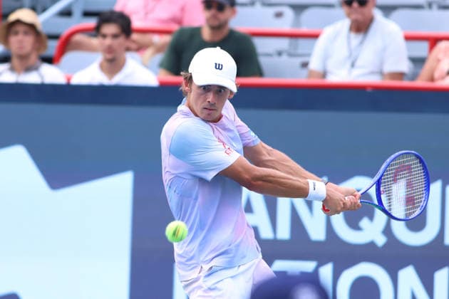 ATP, Tennis Herren Masters 1000 National Bank Open Montreal 2026 - Round of 32 - Day 6 Ãlex de Minaur of Australia plays a backhand during the Men™s round of 32 match against Cameron Norrie of United Kingdom on day 6 of the ATP Masters 1000 National Bank Open at IGA Stadium. on August 6, 2026, in Montreal, Canada. (Photo by Horacio Zamora Eyepix Group) Copyright: xHoracioxZamorax xEyepixxGroupx HZ_06082026_194209